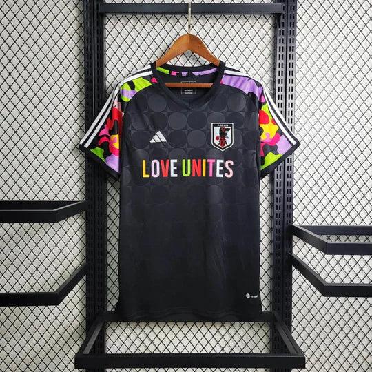 Maillot Japon 2024 « Love Unites » de Le 12 -ème Maillot, vue frontale, détails du design bleu et blanc avec logo officiel.