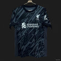 Maillot de gardien de but Liverpool 24/25 noir, marque Le 12 -ème Maillot, avec logo et détails du design sur le devant.