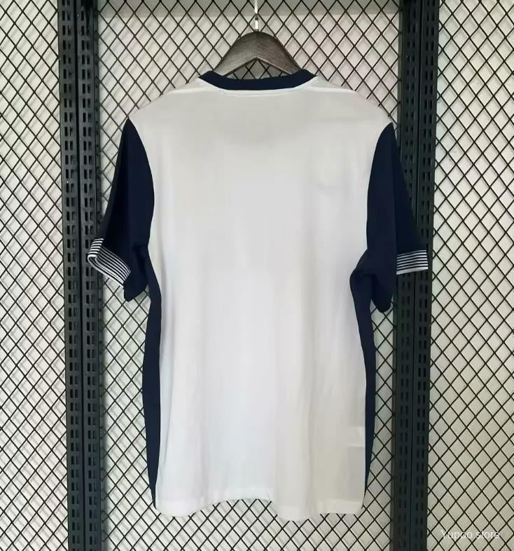 Maillot domicile Tottenham Hotspur 24/25 Le 12-ème Maillot, maillot de football blanc avec logos et détails bleus.