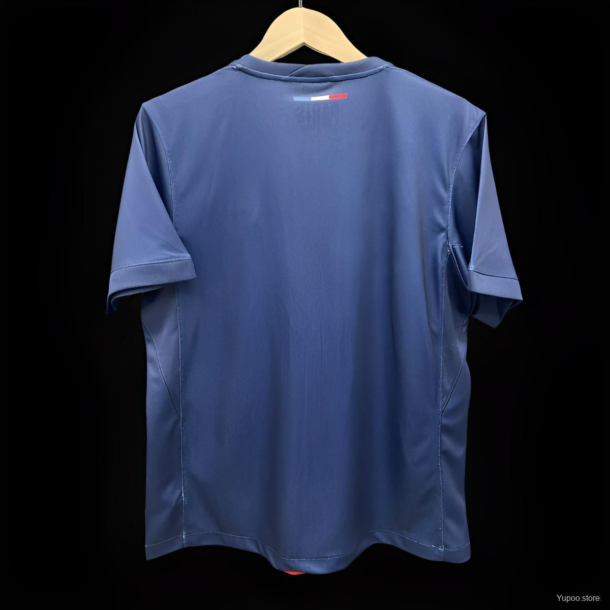 Maillot domicile PSG 24/25 Le 12-ème Maillot, maillot de football rouge et bleu avec logo du club visible.
