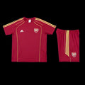 Ensemble Arsenal de Le 12 -ème Maillot avec maillot et short, détails de l'équipe de football en couleurs traditionnelles.