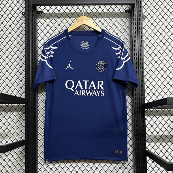 Maillot PSG 24/25 bleu de l'équipe de football Le 12 -ème Maillot, devant avec logo et détails sportifs.
