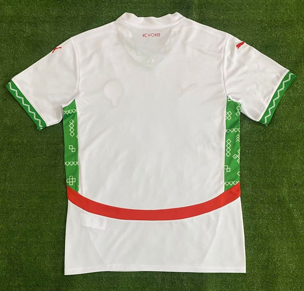 Maillot 24/25 Maroc Le 12 -ème Maillot, maillot de football avec couleurs rouge et vert, logo du Maroc visible.