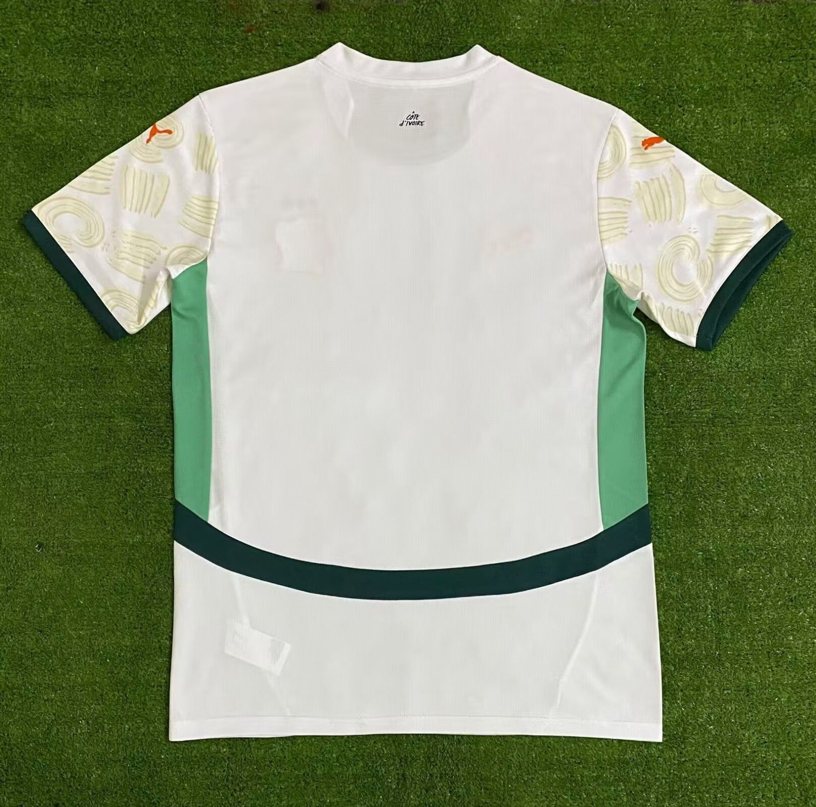Maillot Côte d'Ivoire 2024/2025 Le 12 -ème Maillot, maillot de football ivoirien avec couleurs et logo officiels, devant.