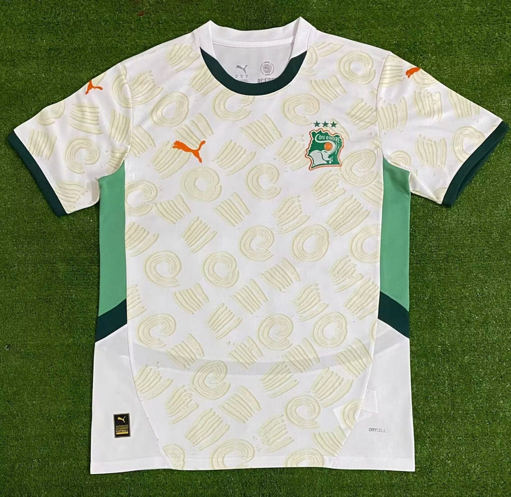 Maillot Côte d'Ivoire 24/25 Le 12 -ème Maillot, maillot de football ivoirien avec couleurs officielles et logo de l'équipe.