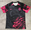 Maillot 24/25 Barcelone Spécial Dragon Le 12 -ème Maillot, maillot de football avec logo et design coloré.