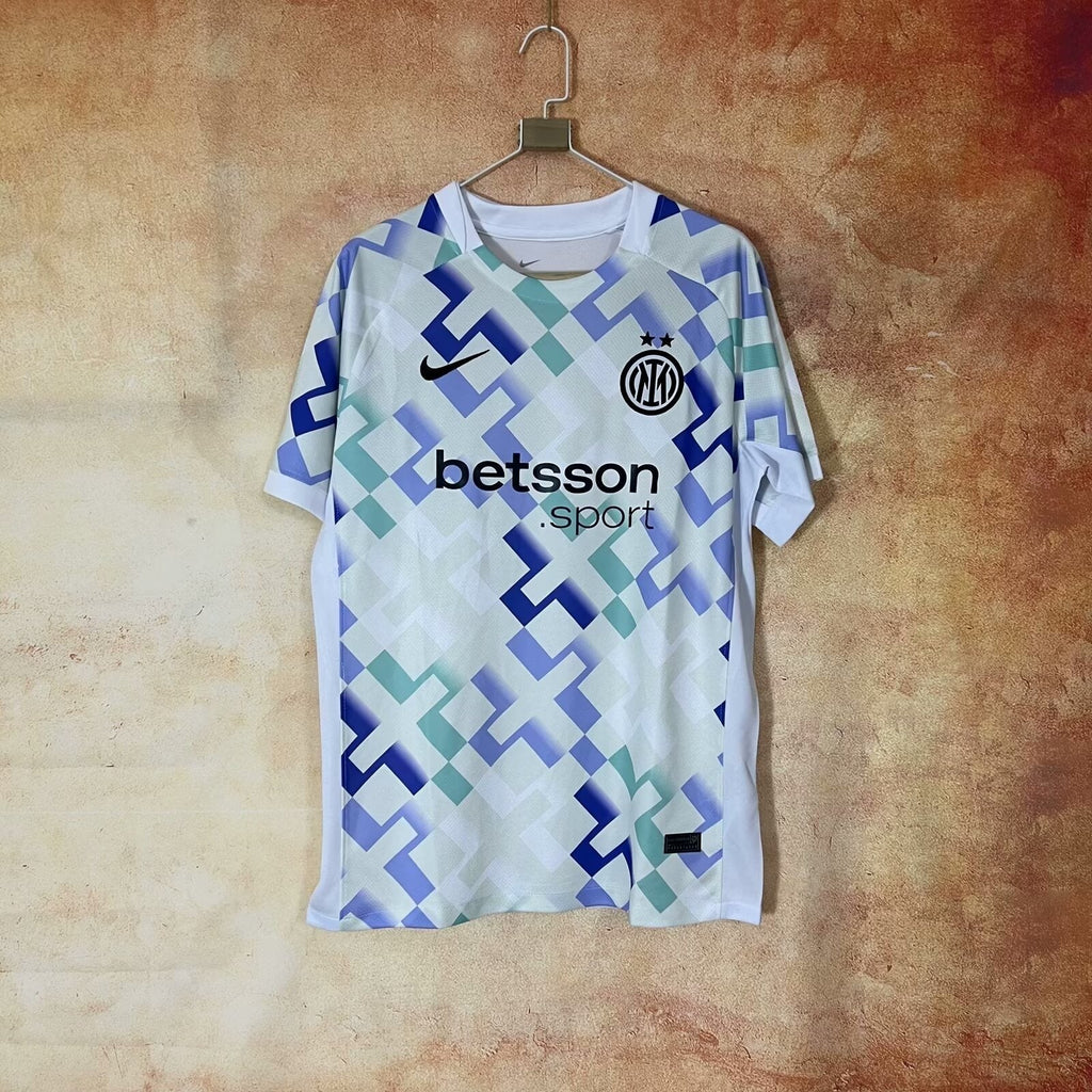 Maillot 24/25 Inter Milan Le 12-ème Maillot, maillot de football avec logo et couleurs traditionnelles.