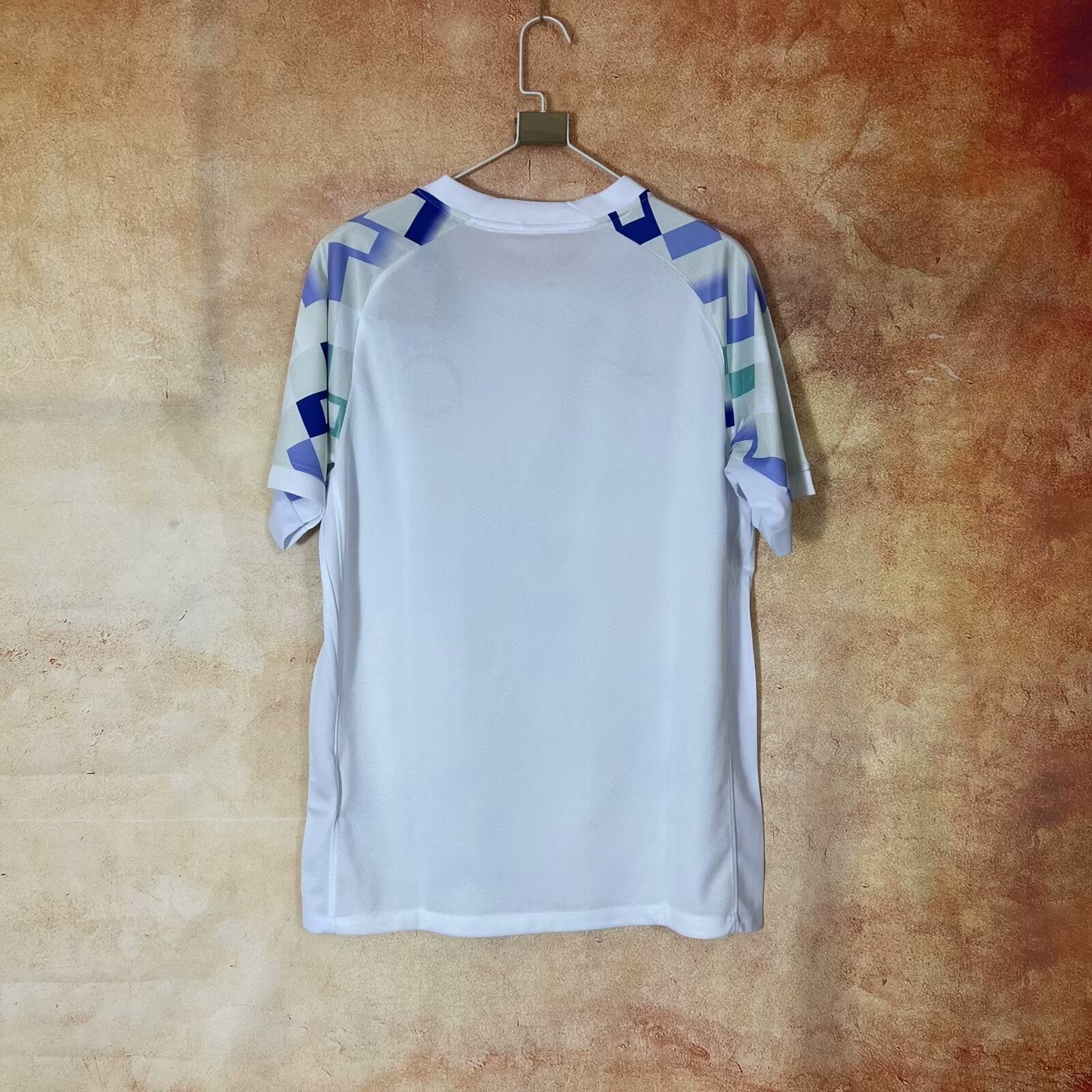 Maillot 24/25 Inter Milan Le 12-ème, maillot de football avec logo et design officiel, vue de face.