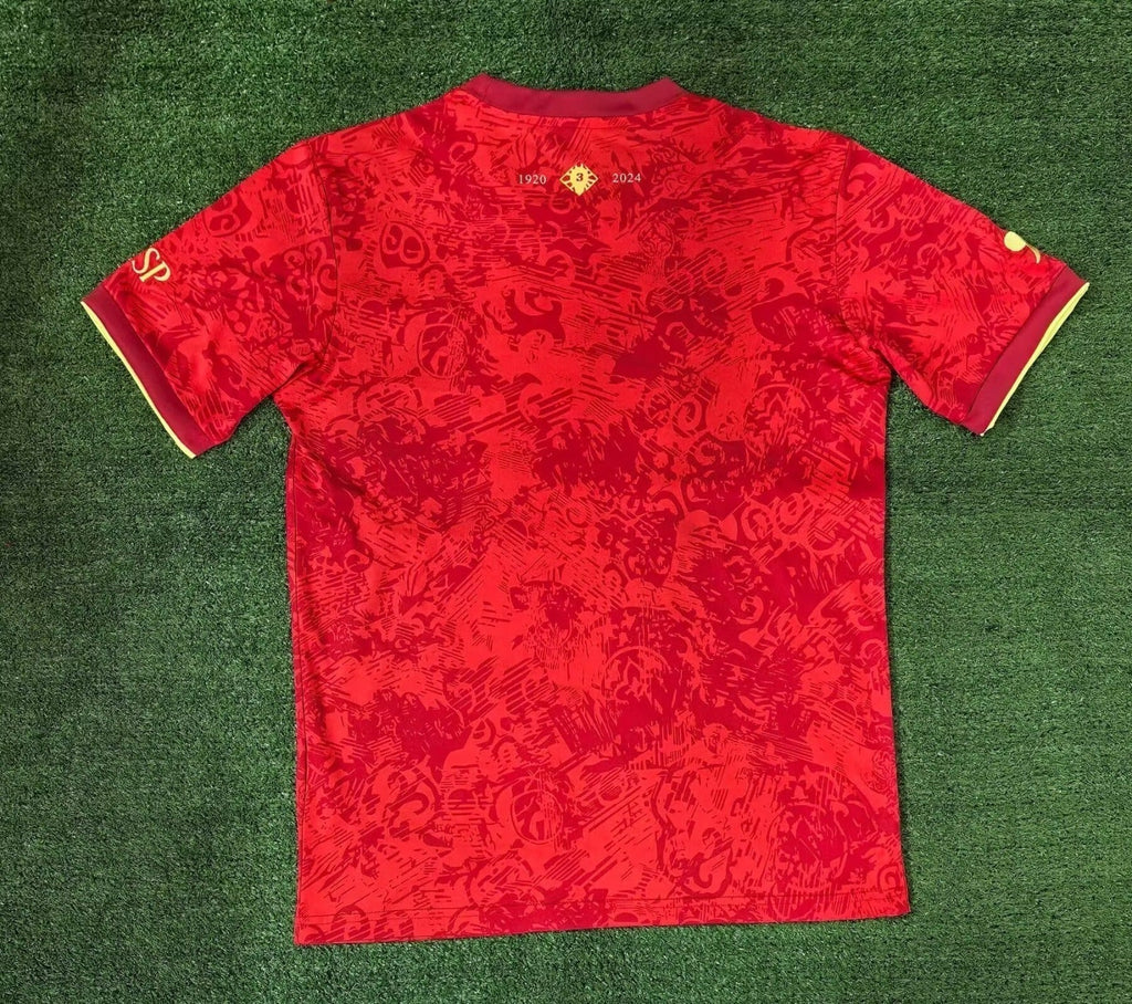 Maillot 24/25 Espagne Le 12, maillot de football avec logo officiel, blanc et rouge, vu de face sur fond blanc.