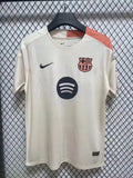 Maillot de football Barcelone 24/25 Le 12 -ème Maillot, modèle spécial II, avec logo et détails de l'équipe.