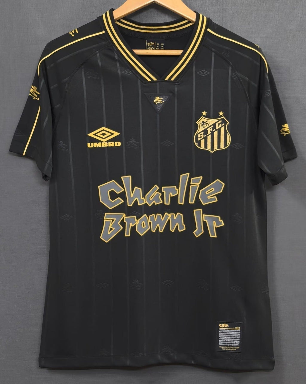 Maillot de football Santos 24/25 Le 12 -ème Maillot, maillot sportif avec logo et détails en bleu et blanc.