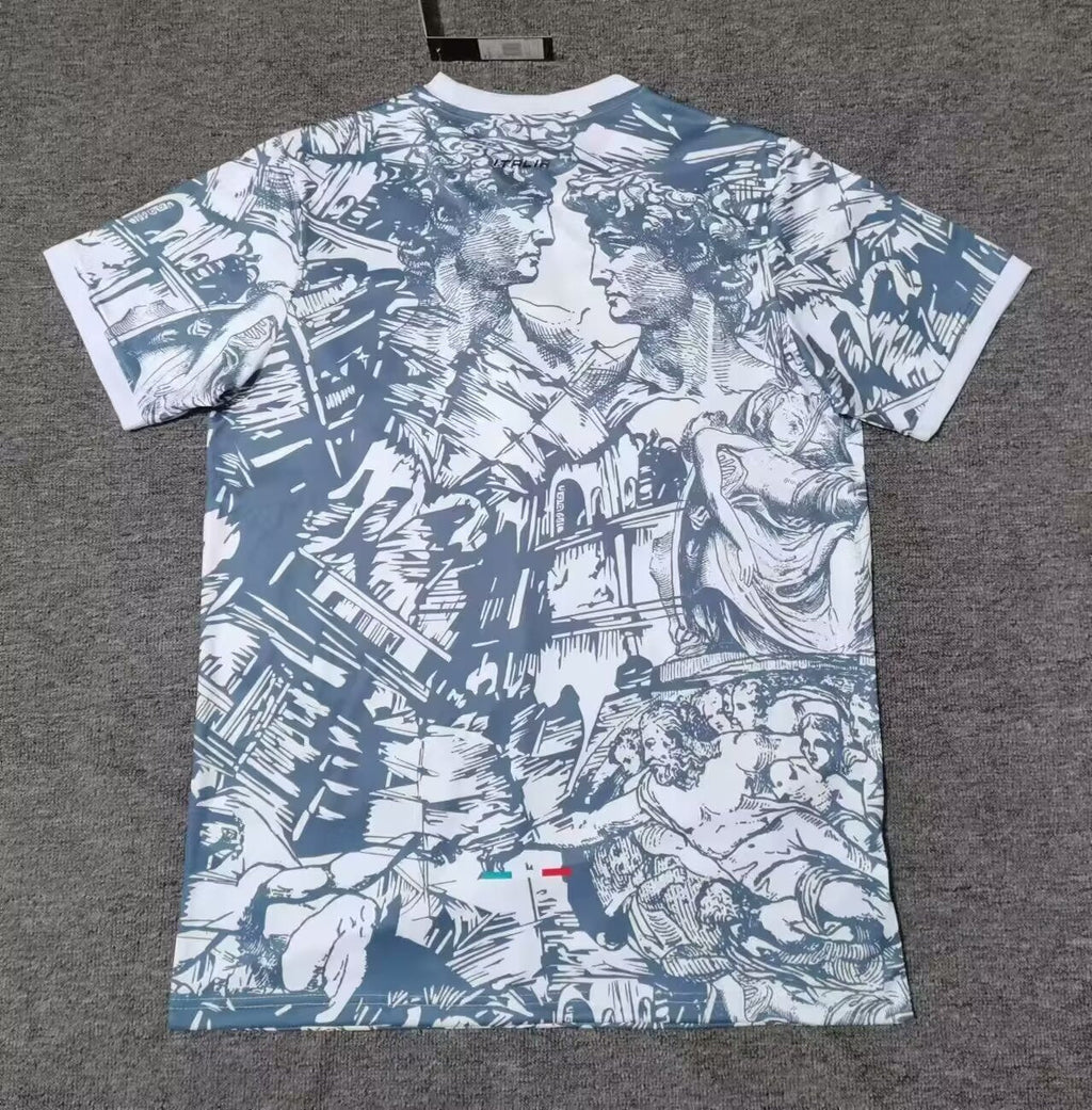 Maillot de football Italie Spécial 25/26 Le 12, maillot bleu avec détails blancs, vue de face.
