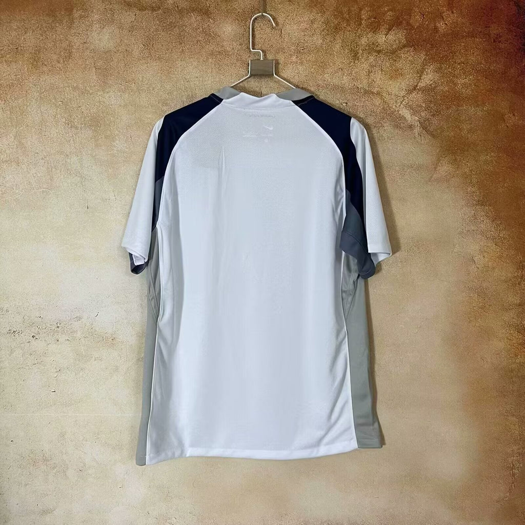 Maillot 24/25 Tottenham Hotspur Le 12-ème Maillot, maillot de football avec logo de l'équipe, vue frontale.