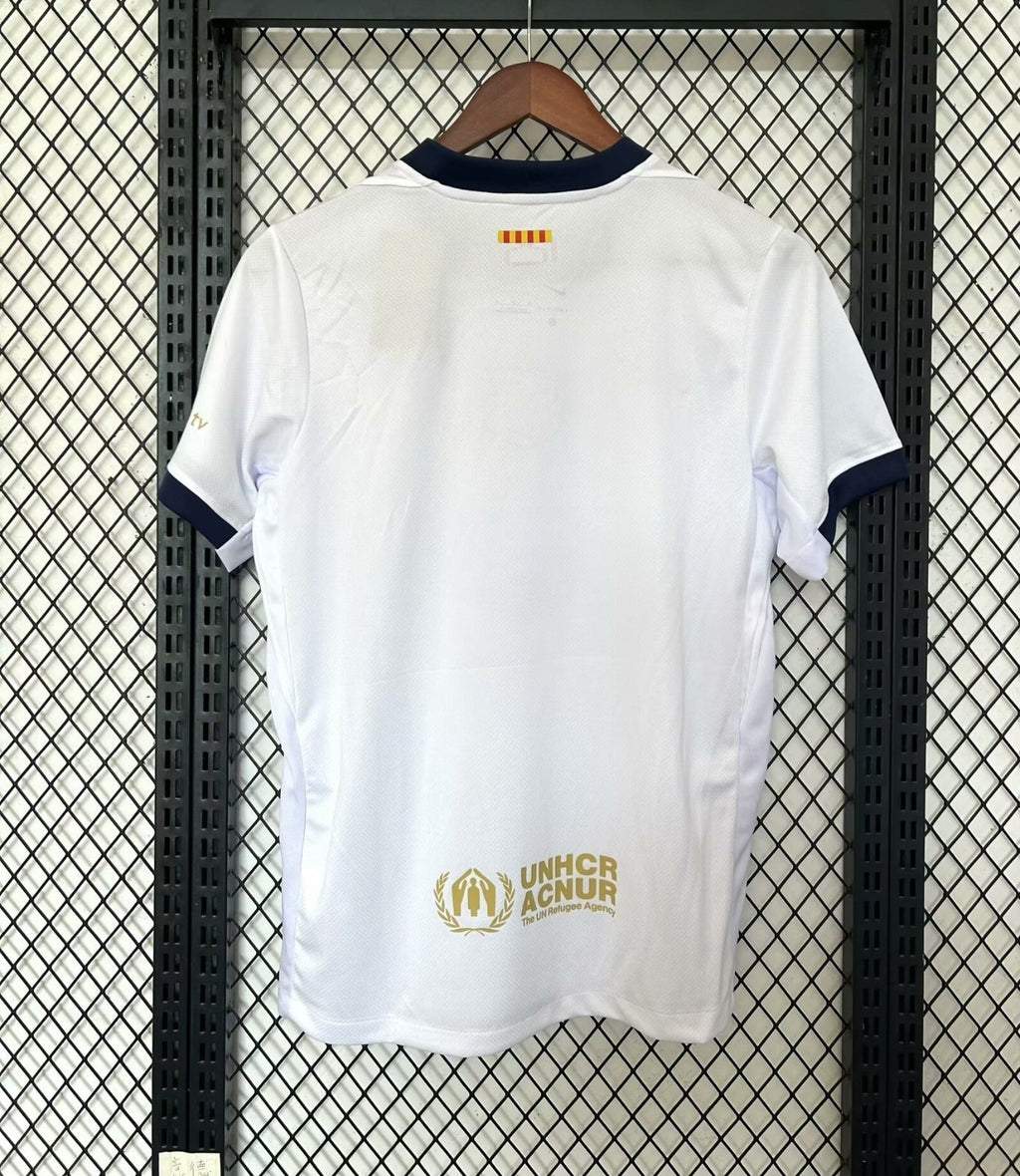 Maillot de football Barcelone 25/26, marque Le 12 -ème Maillot, vue de face avec logo et design coloré.
