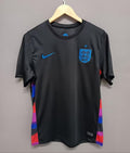Maillot de football Angleterre 25/26, marque Le 12 -ème Maillot, vue de face avec logo et design traditionnel.