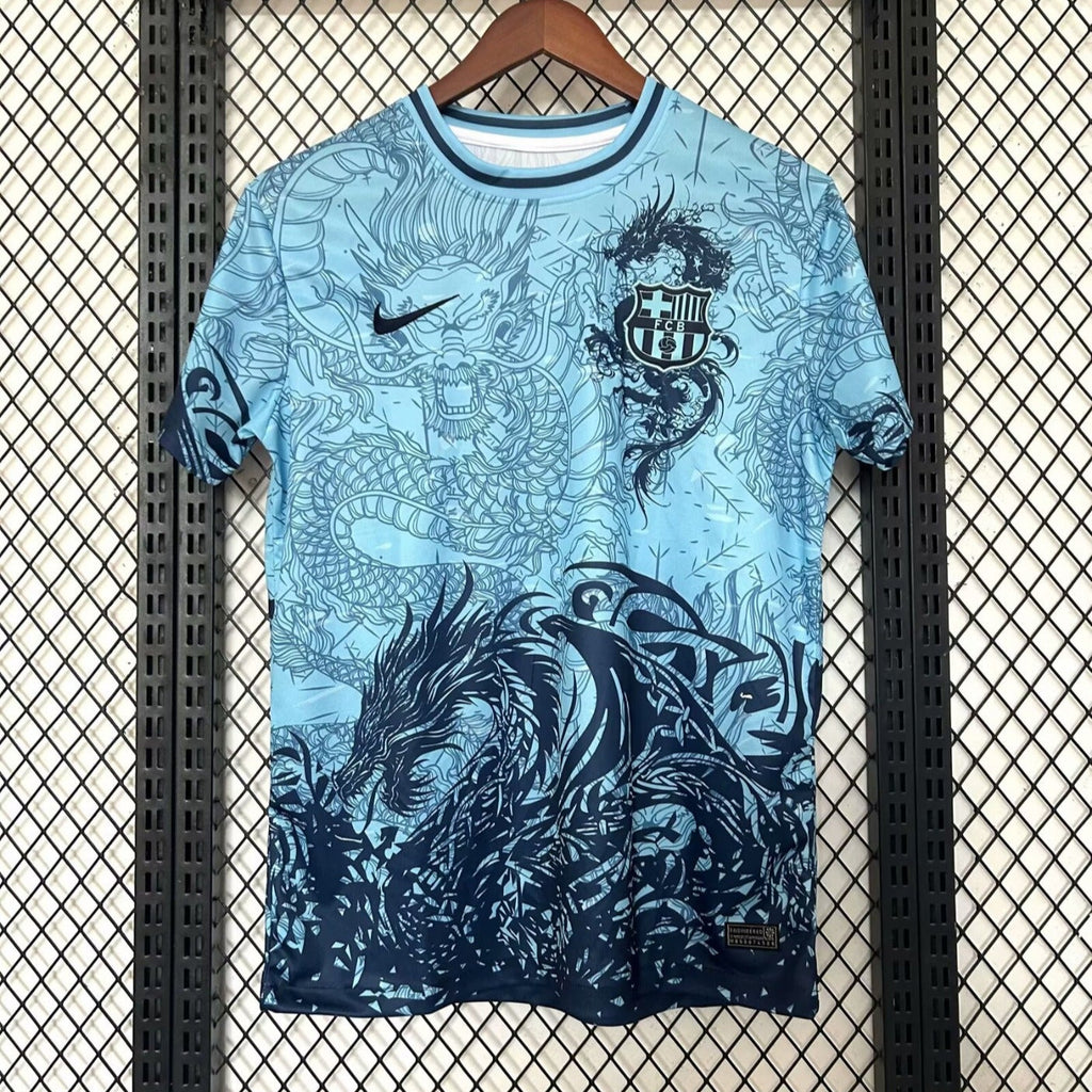 Maillot pour enfants Barcelone 25/26 ans, modèle spécial B de la marque Le 12 -ème Maillot, vue de face avec logo et couleurs vives
