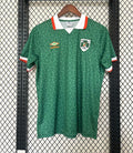 Maillot Saint-Patrick 25/26 de la marque Le 12 -ème Maillot, vue de face avec logo et détails verts.
