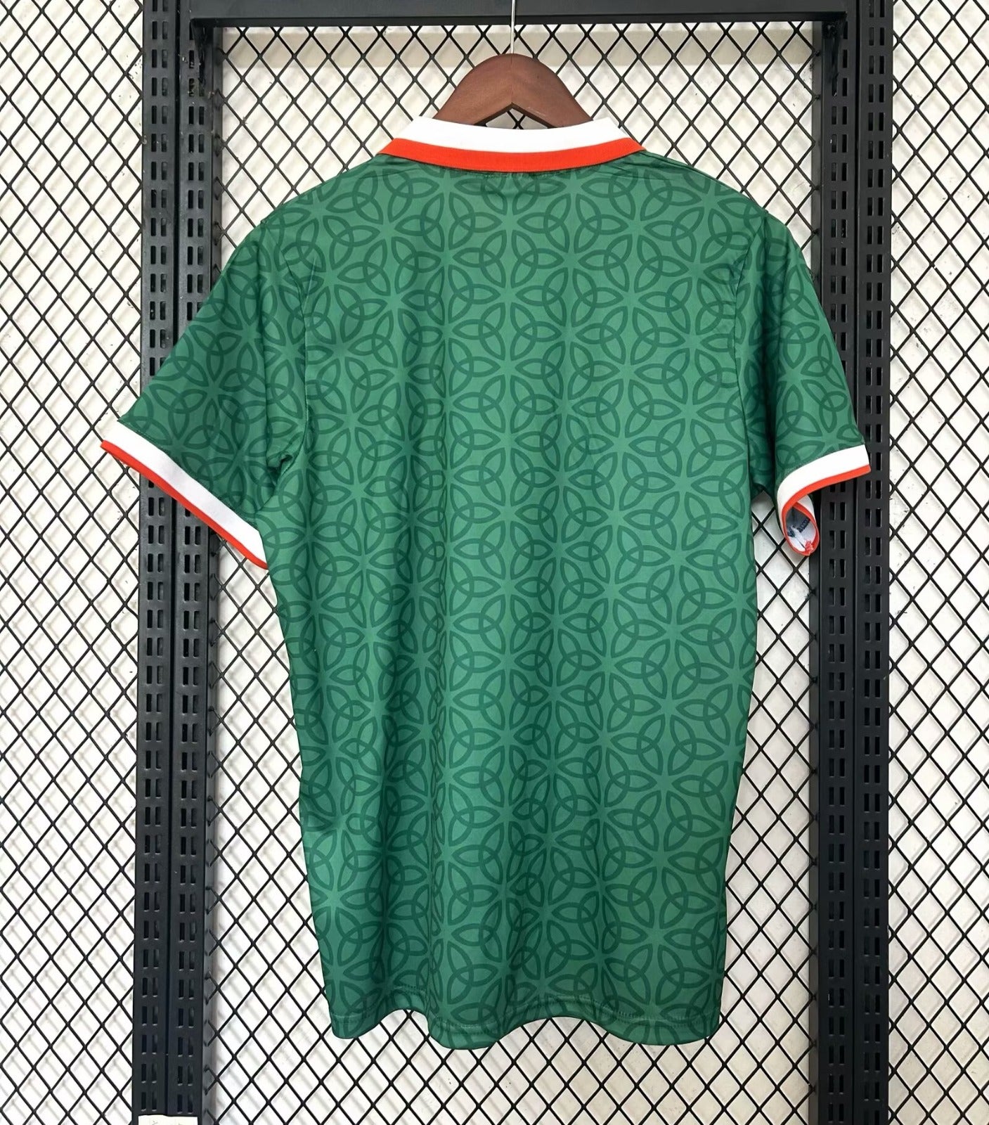 Maillot 25/26 Saint-Patrick Le 12 -ème Maillot, maillot de sport vert avec motifs, vue front de l'image.