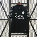 Maillot PSG 24/25 noir de Le 12 -ème Maillot, jersey de football avec logo du Paris Saint-Germain visible.