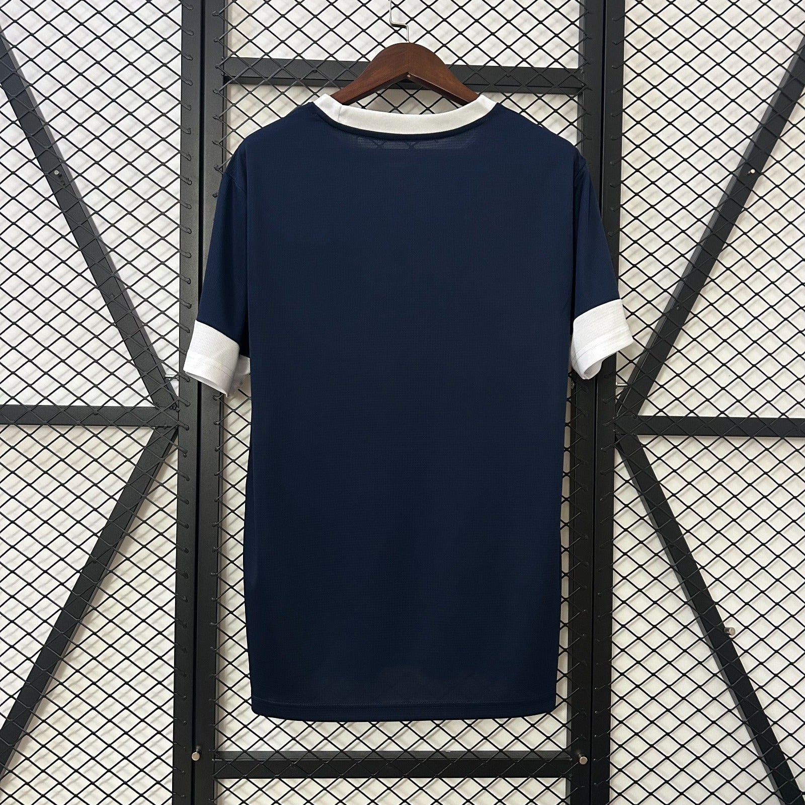 Maillot Portugal 24/25 de Le 12 -ème Maillot, maillot de football avec logo Portugal, vue frontale sur fond blanc.