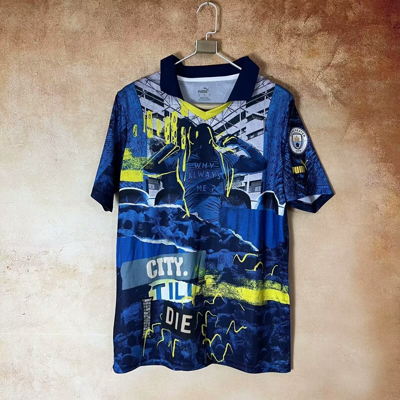 Maillot Manchester City taille 25/26 Le 12ème Maillot, maillot de football bleu avec logo et détails du club.