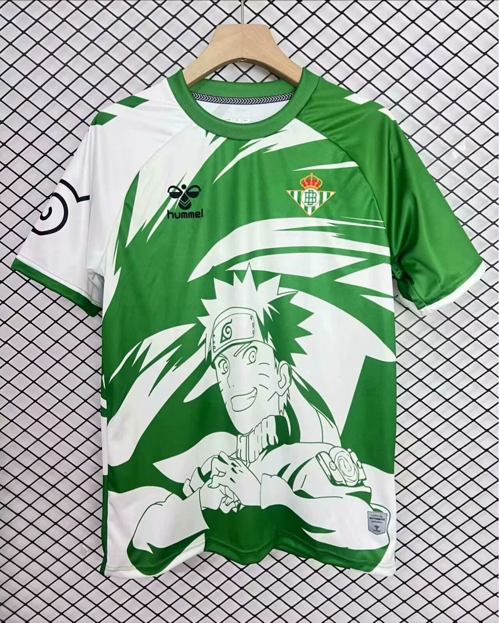Maillot 25/26 Real Betis Le 12 -ème Maillot, maillot de football vert et blanc avec logo du club, vue de face.