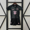 Ensemble pour enfant Inter Miami de Le 12 -ème Maillot, maillot et short, couleurs bleues et roses, parfait pour supporter l'équipe.