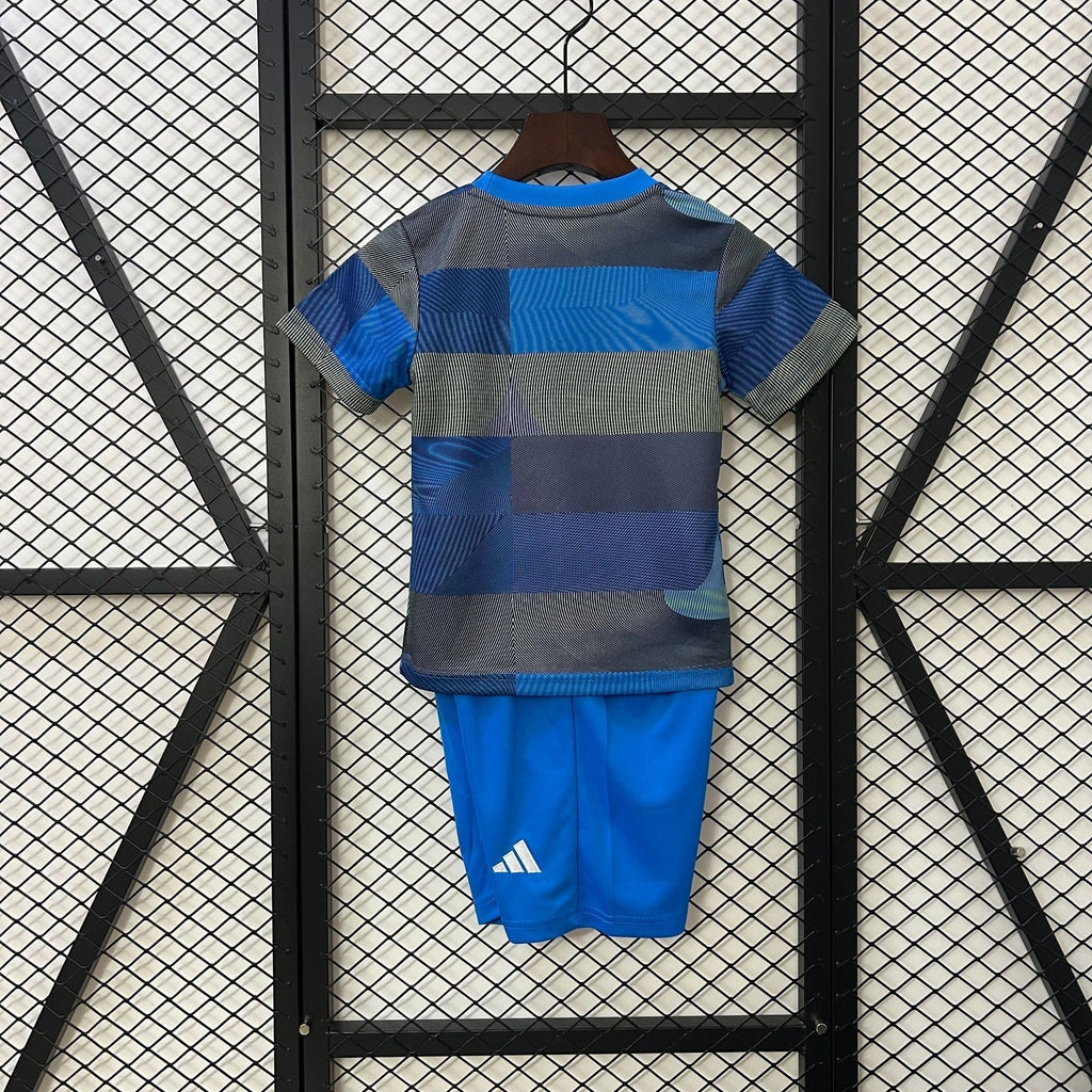 Ensemble pour enfant Real Madrid, maillot et short, marque Le 12-ème Maillot, parfait pour supporter l'équipe.