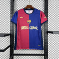 Maillot de football Barcelone 24/25 Le 12 -ème Maillot, style sportif avec logo du club, vue de face.