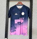 Maillot de football Tunisie 25/26, modèle spécial, en bleu avec logo et détails du Le 12 -ème Maillot, vue frontale.