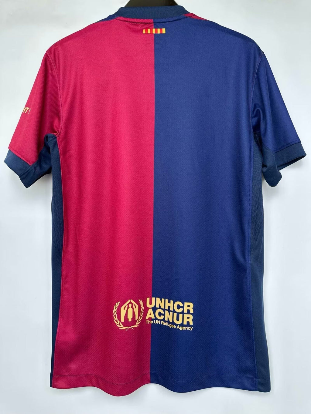 Maillot 24/25 Barcelone Le 12 -ème Maillot, maillot de football avec logo du club et détails colorés, vue de face.