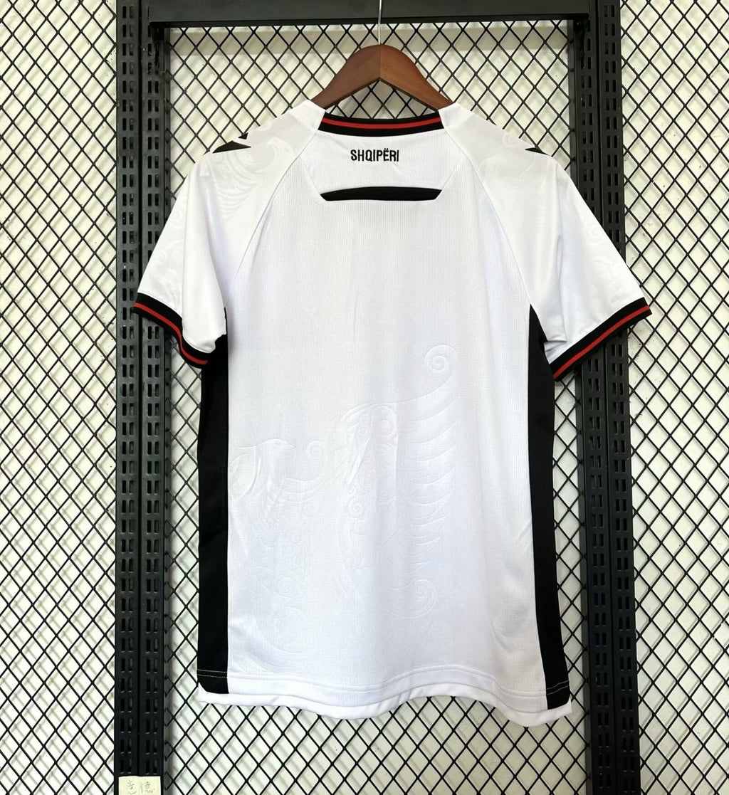 Maillot de football Albanie 25/26, marque Le 12 -ème Maillot, vue frontale avec logo et détails du design.
