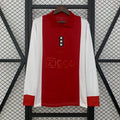Maillot de football pour enfants AJAX 25/26 ans, marque Le 12 -ème Maillot, vue en gros plan sur le tissu et les détails.
