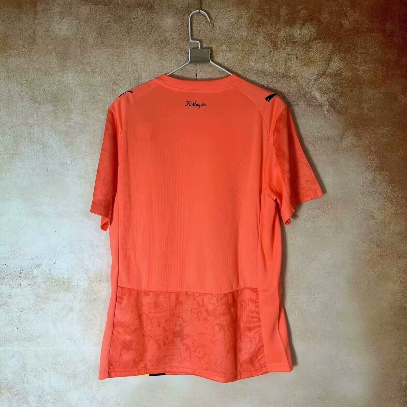 Maillot Manchester City orange 2025/26 par Le 12 -ème Maillot, vue devant avec logo et détails du maillot de football.