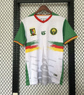 Maillot Cameroun Spécial 25/26 de la marque Le 12 -ème, vue de face avec logo et design distinctif.