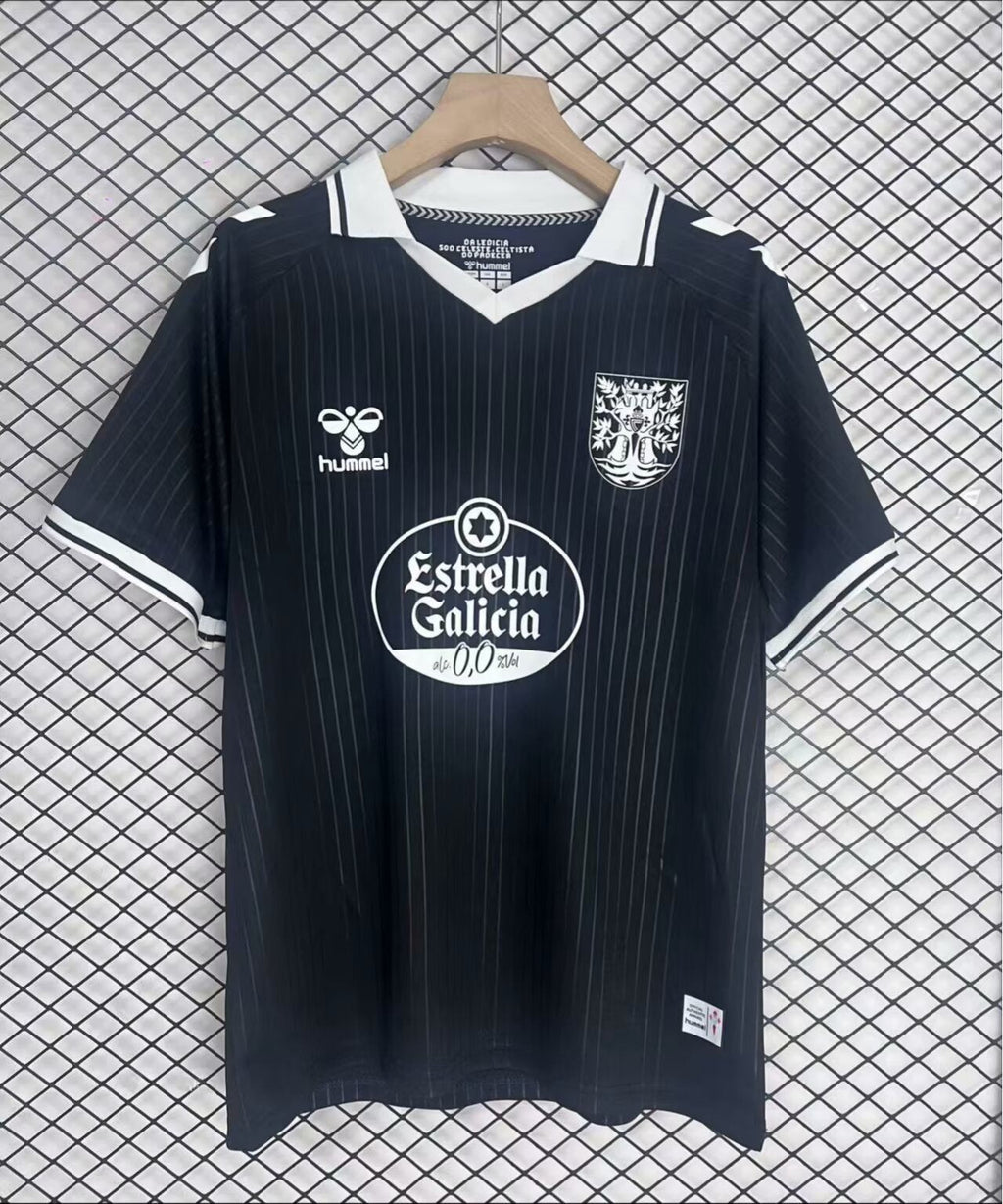 Maillot de football Celta Vigo noir pour 25/26 ans, marque Le 12 -ème Maillot, vue de face avec logo et détails du maillot