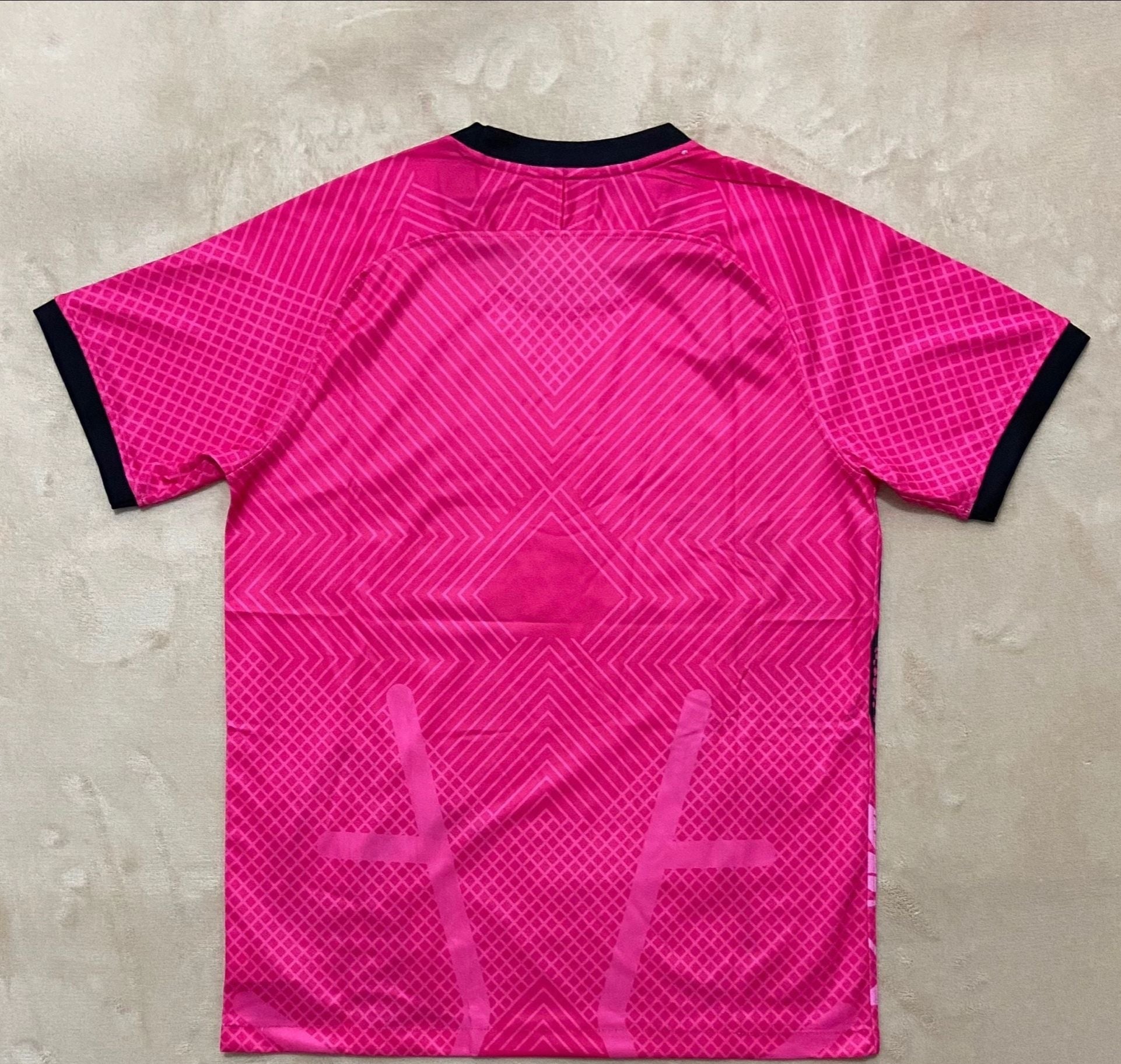 Maillot 24/25 Inter Milan Le 12-thème avec motif serpent rose, maillot de football sportif pour supporters.