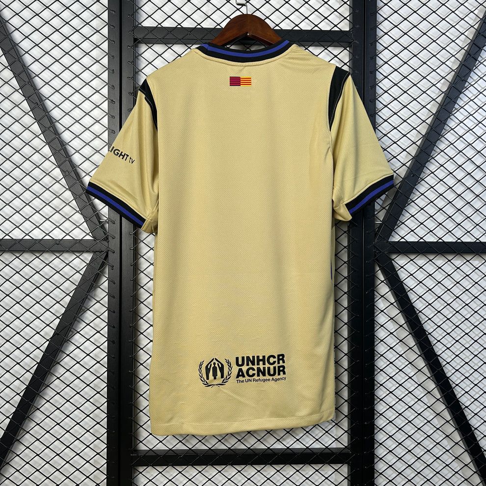 Maillot extérieur Barcelone 25/26 de Le 12 -ème Maillot, maillot de football bleu avec le logo du club.
