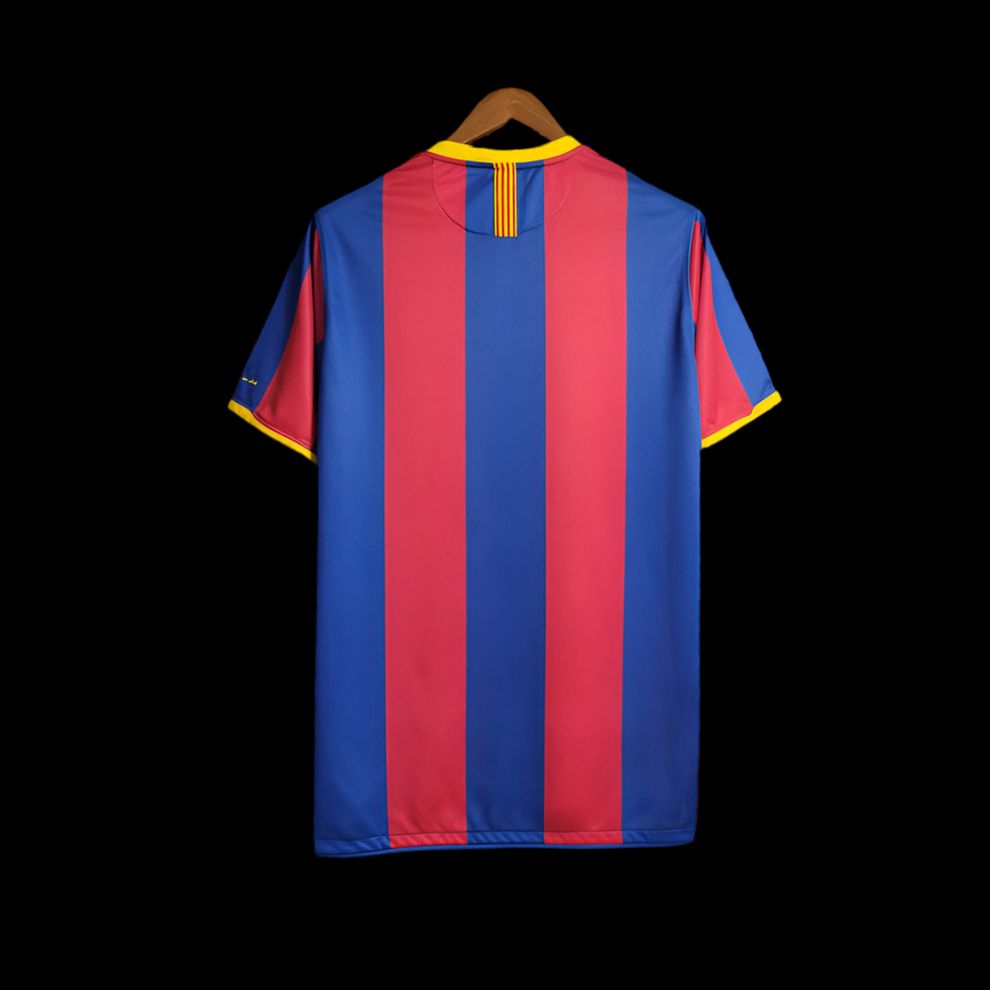 Maillot rétro Barcelone 10/11 de Le 12 -ème Maillot, maillot de football avec logo et design vintage, vue de face.