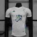 Maillot 24/25 Algérie blanc Le 12 -ème Maillot, maillot de football avec logo et détails sportifs visibles.