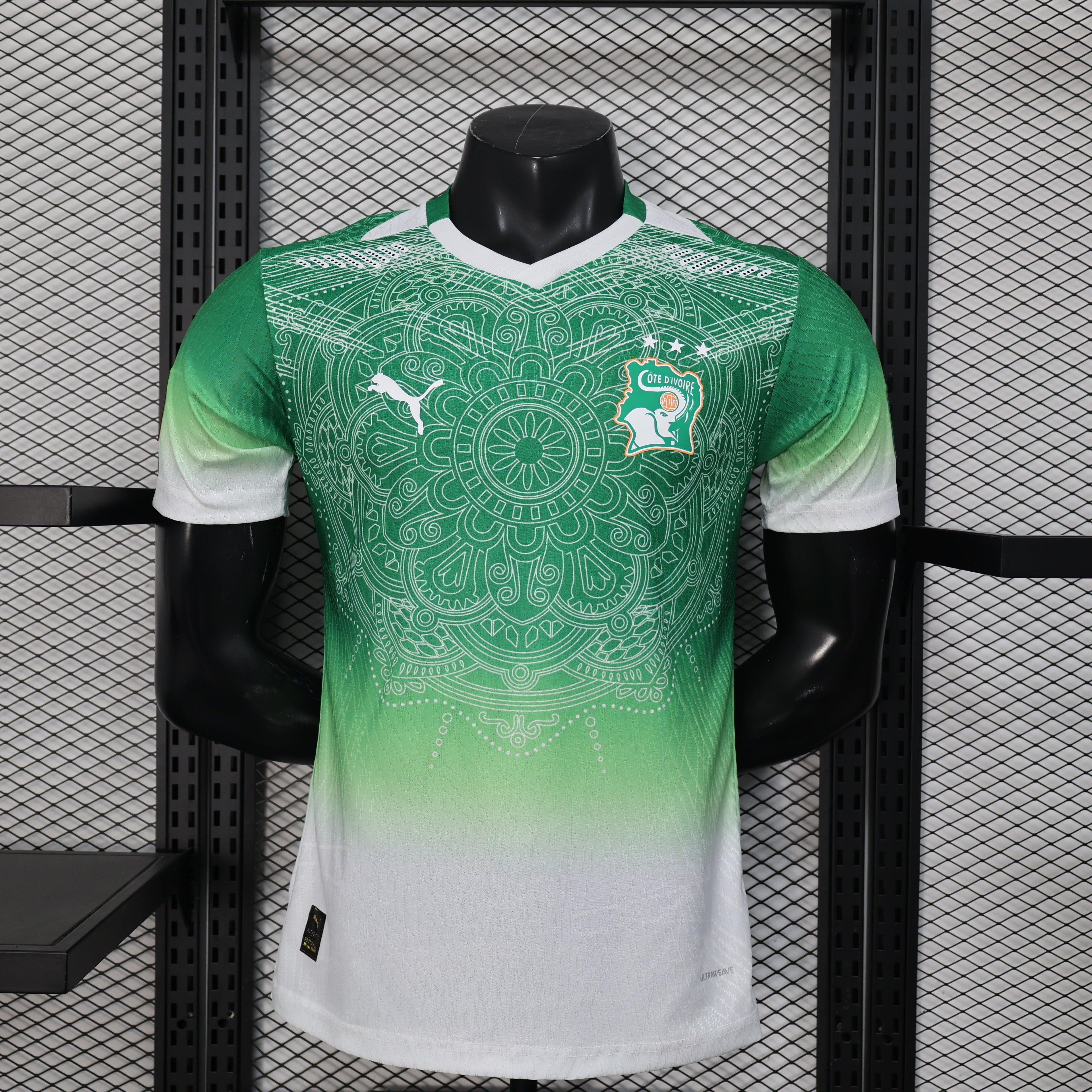 Maillot Côte d'Ivoire Concept 2026 de Le 12 -ème Maillot, front avec design moderne et couleurs ivoiriennes.