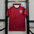 Maillot domicile Costa Rica 25/26 de Le 12 -ème Maillot, maillot de football avec couleurs rouges et bleues, détails du logo.