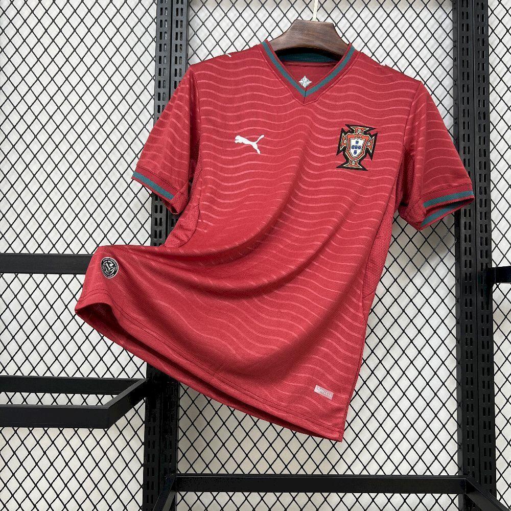 Maillot Portugal 2026 de la marque Le 12 -ème Maillot, vue de face avec logo et design officiel du maillot national.