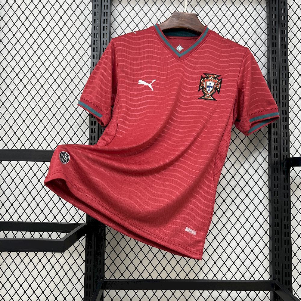 Maillot Portugal Coupe du monde 2026 Le 12 -ème Maillot, maillot de football avec logo Portugal et détails en vert et rouge.