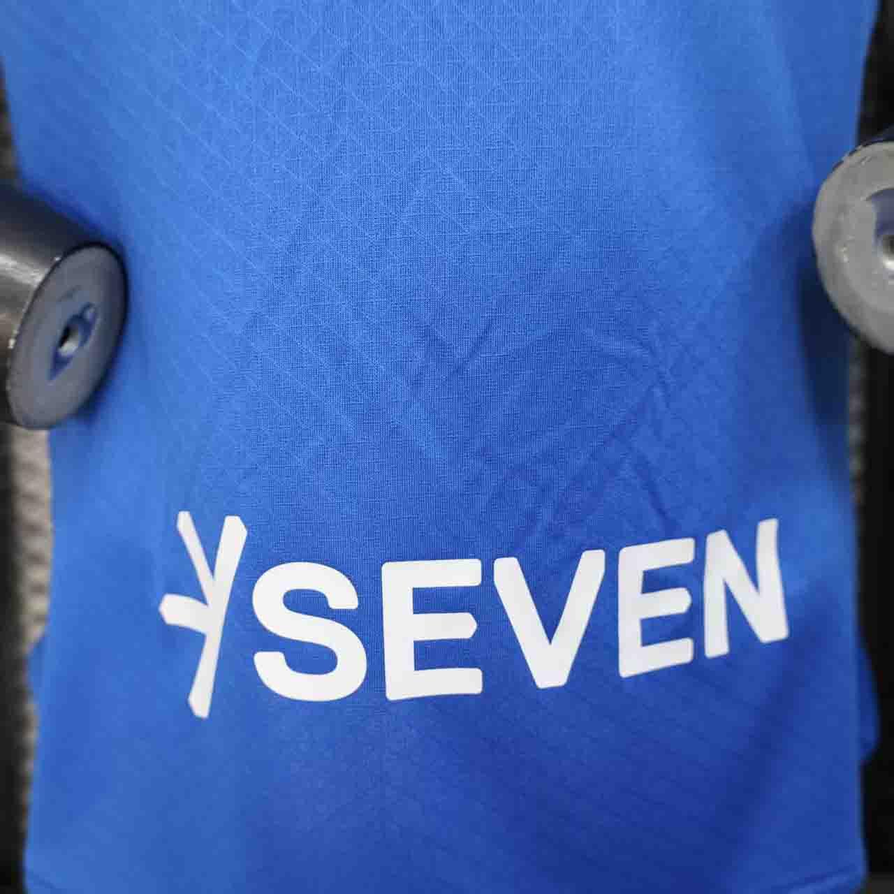 Maillot de football Al Hilal 2025-26, Le 12 -ème Maillot, devant avec logo et design original, sur fond blanc.