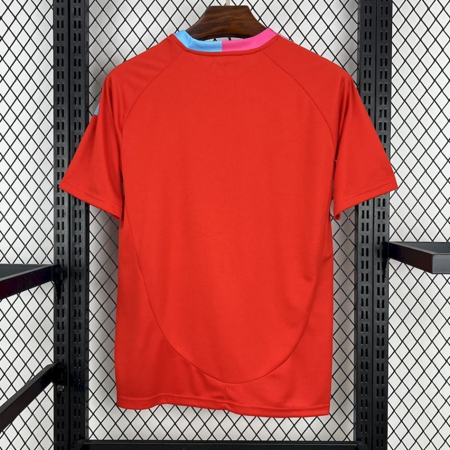 Maillot de football Inter Miami 25/26 Le 12-ème Maillot, maillot rouge avec logo de l'équipe et détails du design.
