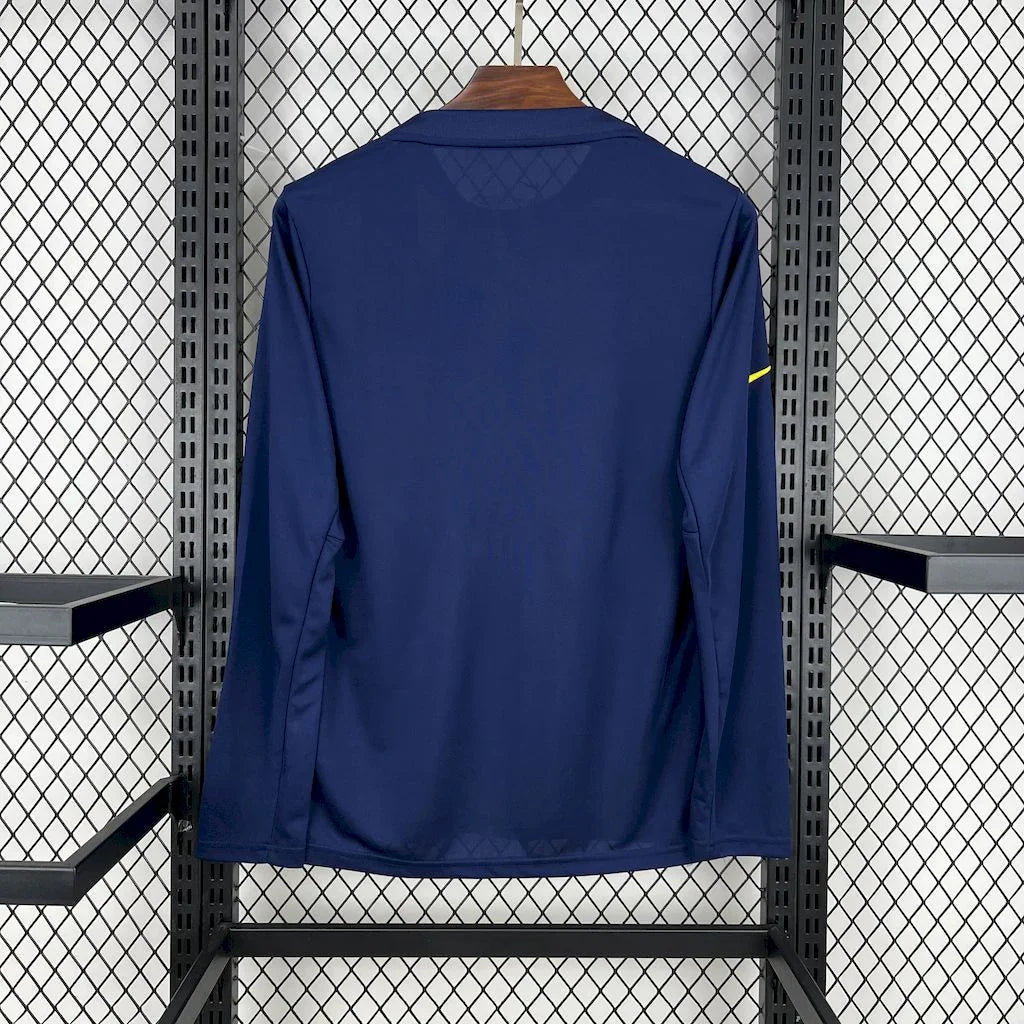Maillot de entraînement à manches longues de l'Atlético Madrid 2025-26, marque Le 12-ème Maillot, vue de face.