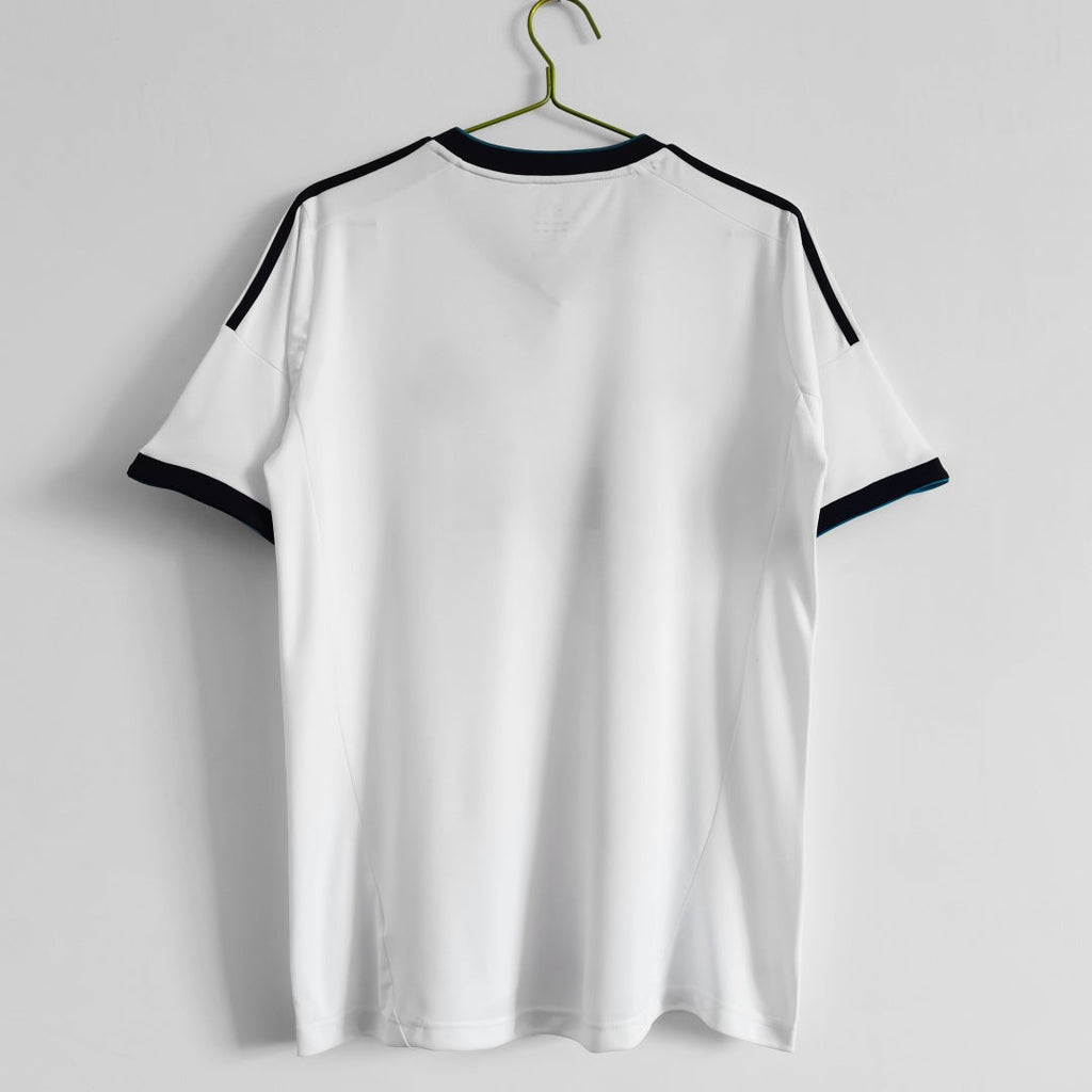 Maillot rétro domicile Real Madrid 2012-2013, Le 12-ème Maillot, vue de face avec logo et détails traditionnels.