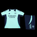 Ensemble Arsenal de Le 12 -ème Maillot, maillot et short de football, logo officiel, vue de face sur fond blanc.