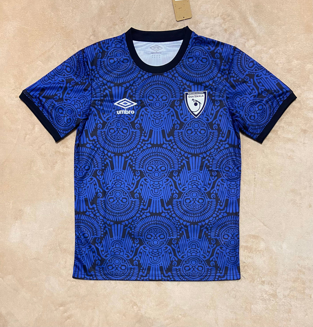 Maillot de football Guatemala 25/26 Le 12 -ème Maillot, maillot de sport avec logo et motifs colorés, vue frontale.